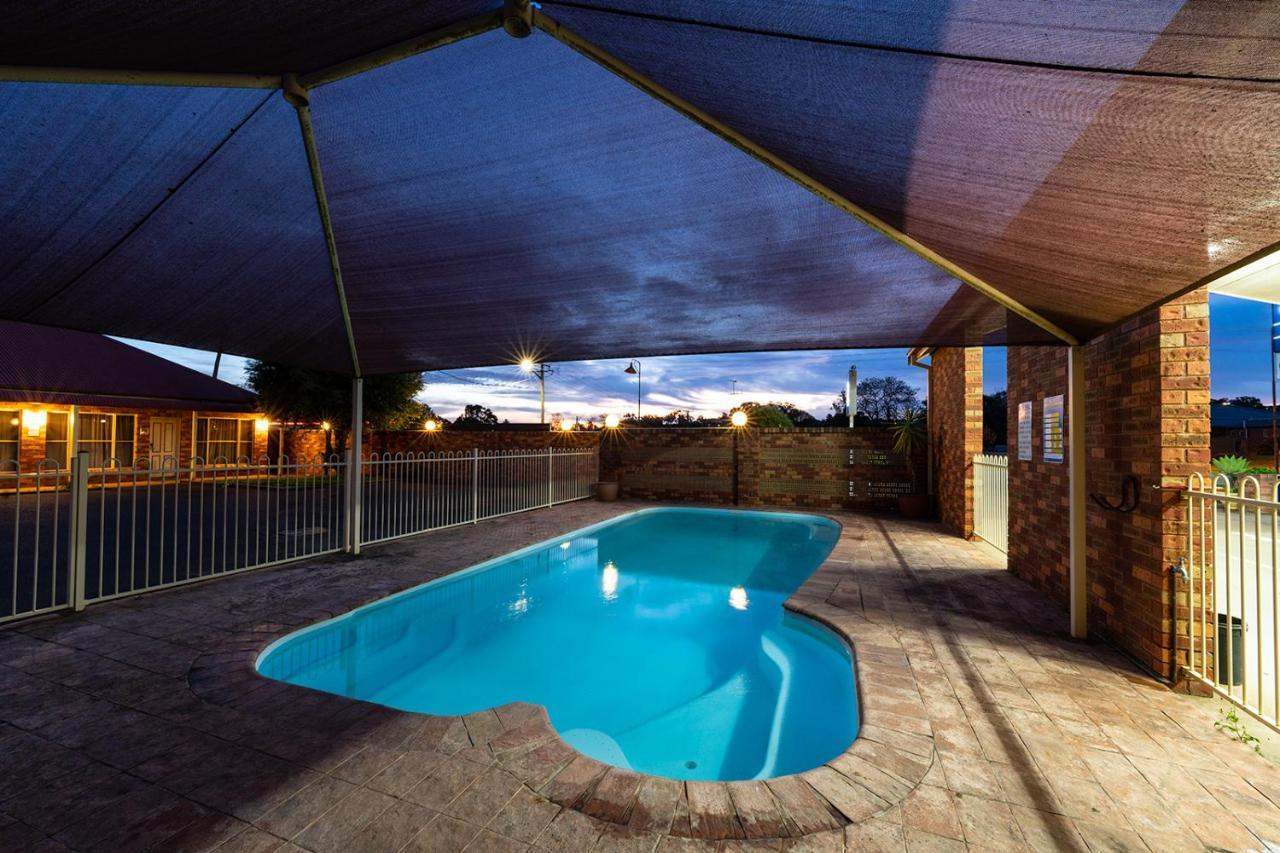 Parkes International Motel Exterior photo